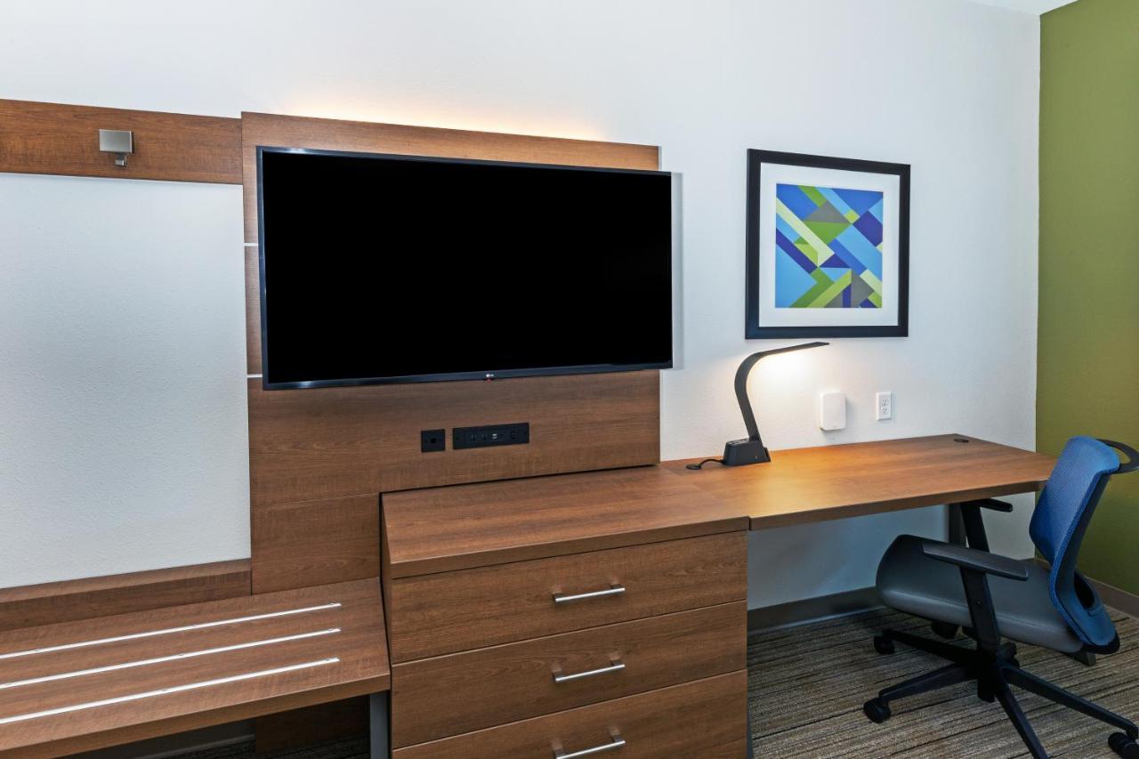 Holiday Inn Express & Suites - Stafford Nw - Sugar Land By Ihg Exterior photo