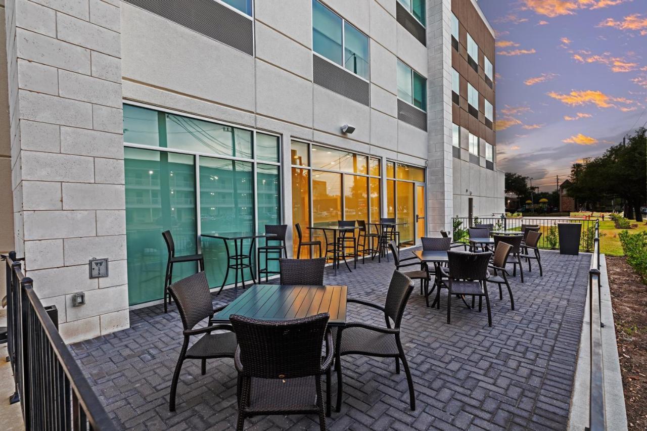 Holiday Inn Express & Suites - Stafford Nw - Sugar Land By Ihg Exterior photo
