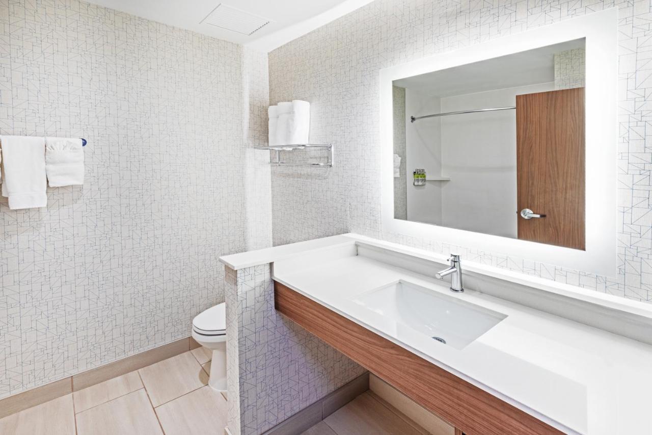 Holiday Inn Express & Suites - Stafford Nw - Sugar Land By Ihg Exterior photo
